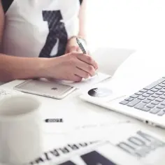 E biznes co to? Poznaj kluczowe informacje i zalety e-biznesu