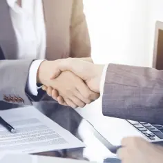 Czy można być zatrudnionym na 2 etaty? Sprawdź zasady i ograniczenia