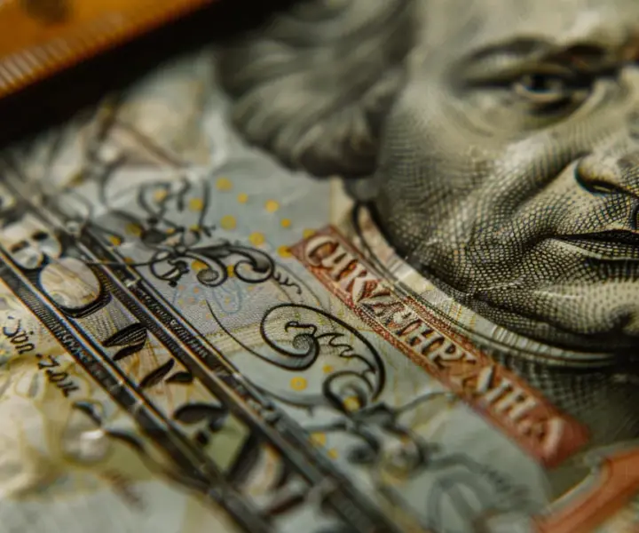 Wymiary banknotu 200 zł - Specyfikacja i zabezpieczenia waluty