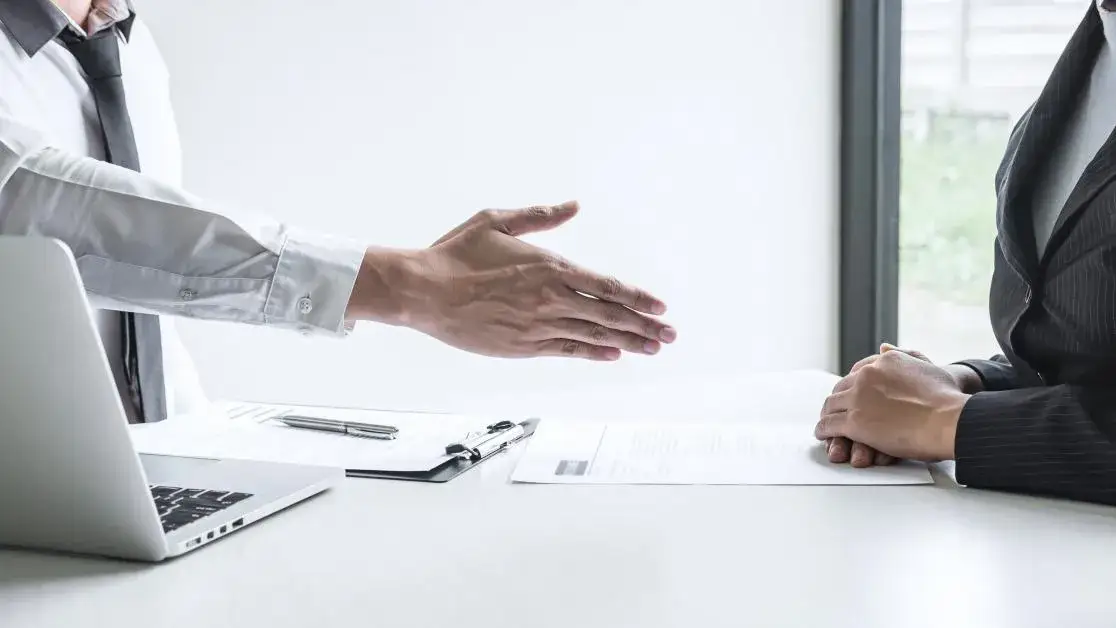 Zdjęcie Kiedy pracodawca może dopuścić nowo zatrudnionego pracownika do pracy?