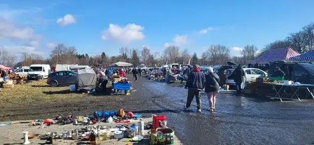 Zdjęcie Czy giełda w Cieplicach jest otwarta? Sprawdź godziny i lokalizację